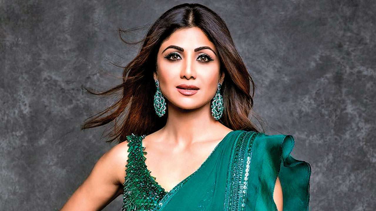 Shilpa Shetty flaunts new burgundy hair color, Read details here