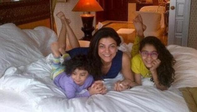 Sushmita Sen with daughters 