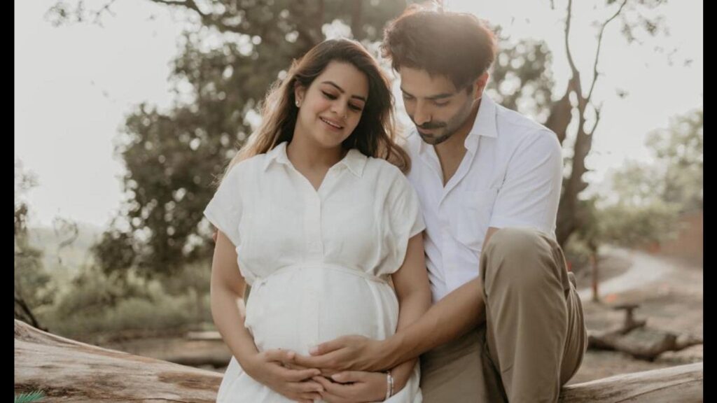 Aparshakti Khurana with wife 