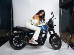 “You’re a Director’s actor, and you’ve really followed everything very well!” says The Vibe Hunter’s Director Vikram Rai on praising Kashika Kapoor.