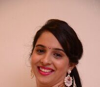 Janki Soni is a professional makeup artist and hair stylist based in Mumbai