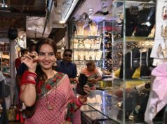 Geetanjali Mishra ke jhumko ne machaya shor Lucknow ke baazar mein!